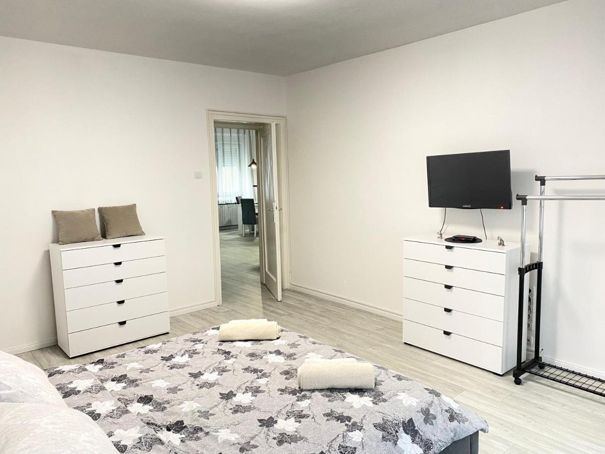 Grand Royal Appartement Belgrado Buitenkant foto