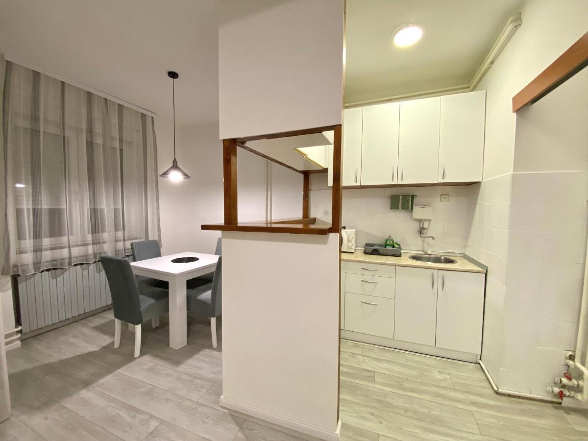 Grand Royal Appartement Belgrado Buitenkant foto