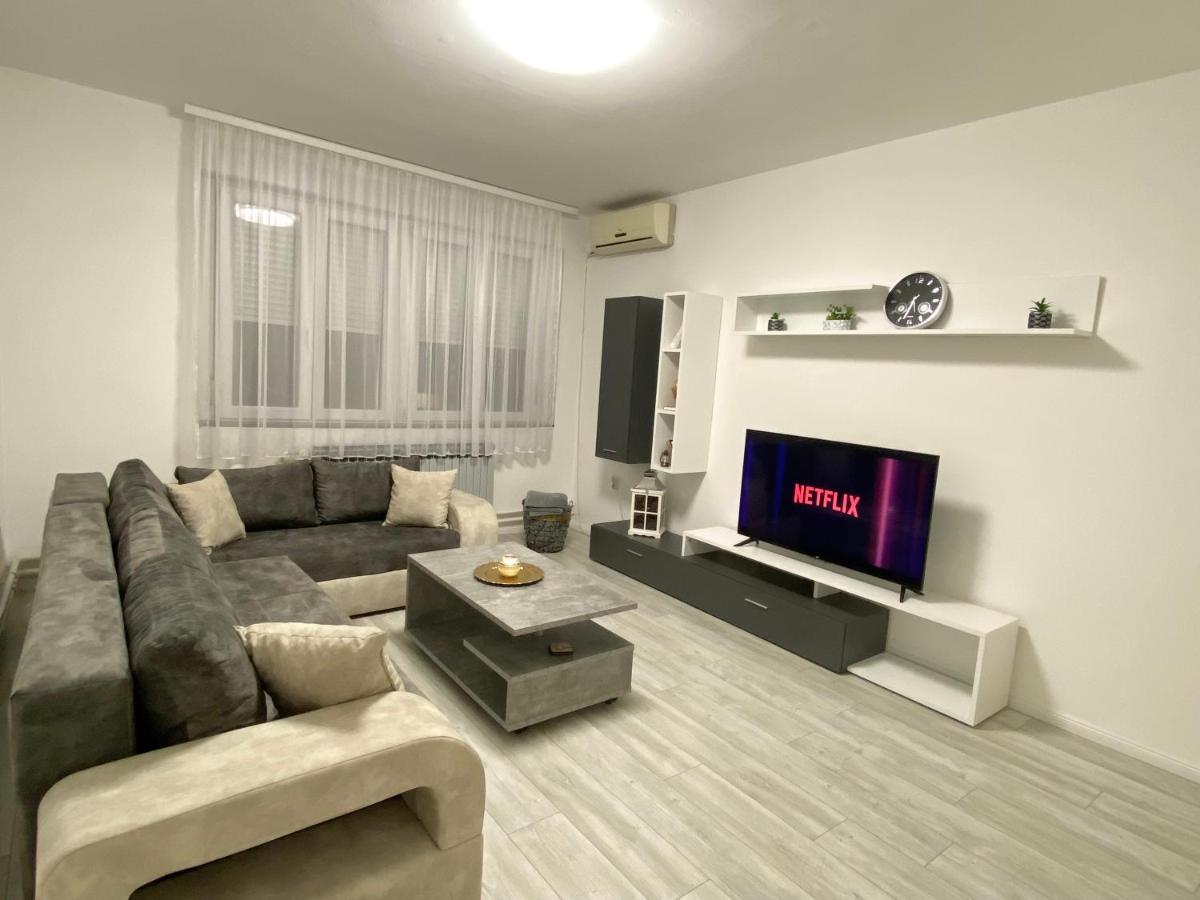 Grand Royal Appartement Belgrado Buitenkant foto