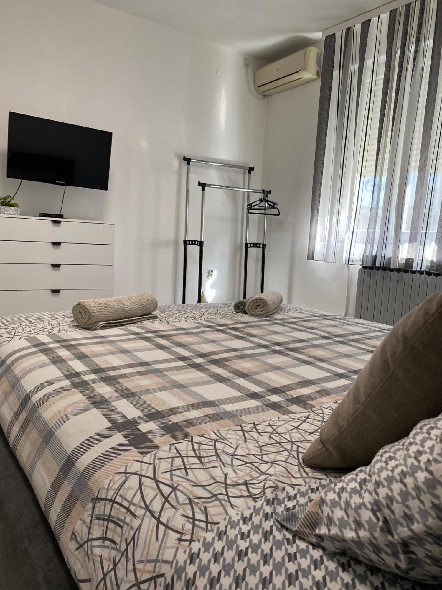 Grand Royal Appartement Belgrado Buitenkant foto